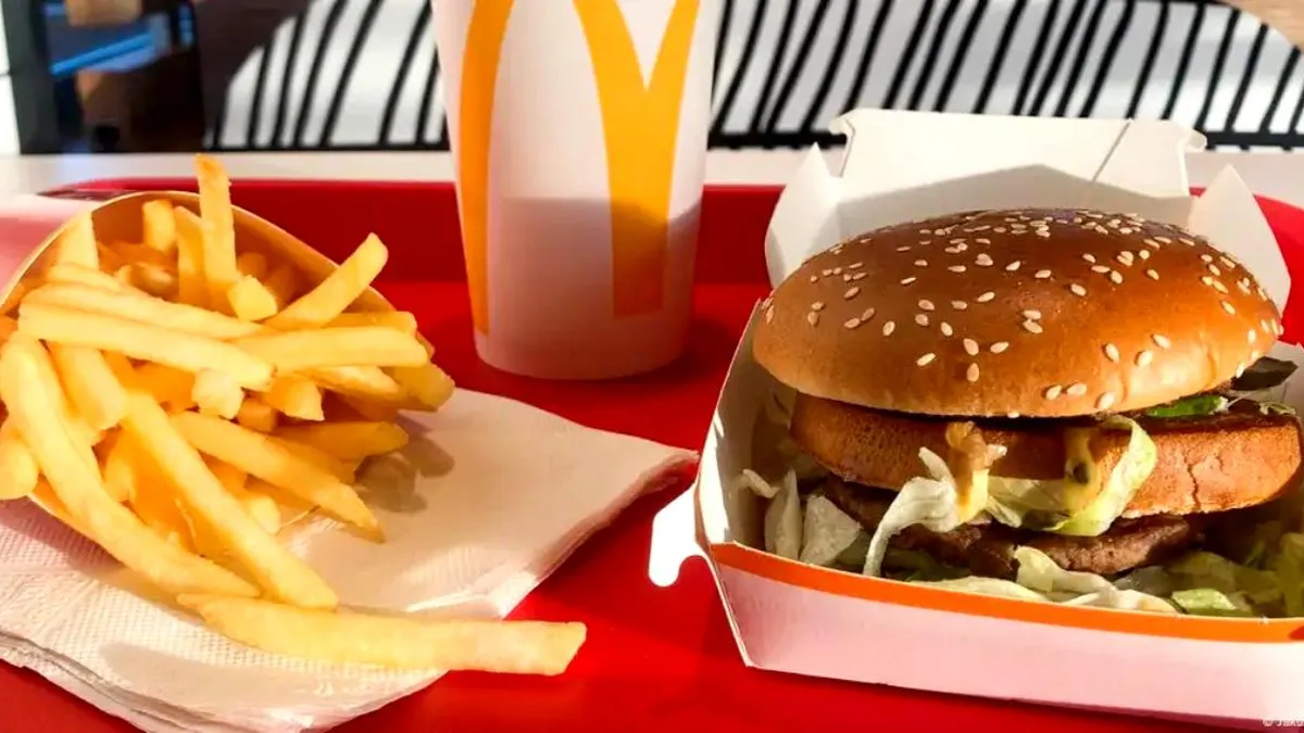 Un fallecido y decenas de intoxicados en McDonald's de EE.UU. tras un incidente.