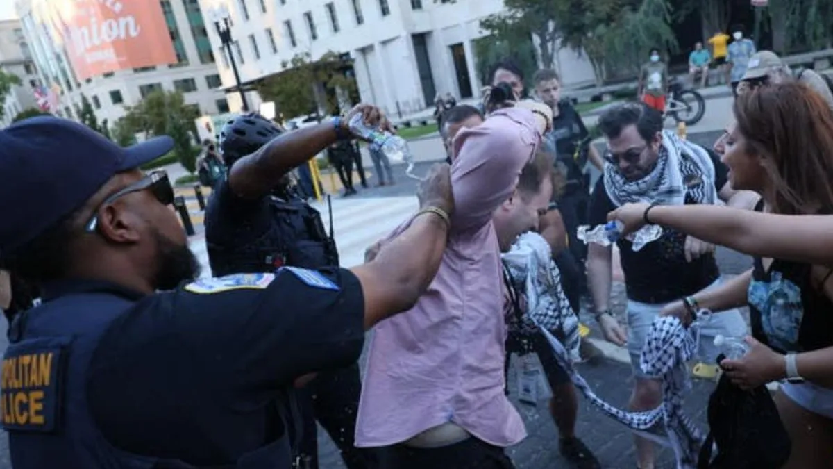 Protesta en la Casa Blanca: hombre intenta prenderse fuego por Palestina y Líbano. Protesta en la Casa Blanca: hombre intenta prenderse fuego por Palestina y Líbano.