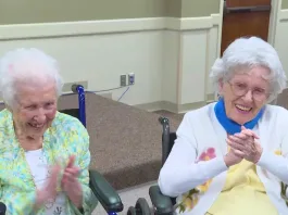 Gemelas estadounidenses cumplen 102 años y comparten su secreto de longevidad.