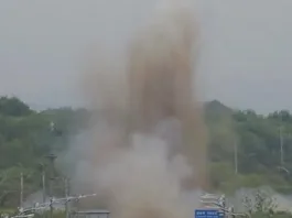 Seúl responde con disparos tras la destrucción de carreteras por Norcorea.