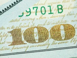 El dólar se mantiene fuerte ante elecciones en EE.UU. y tensiones en Medio Oriente.