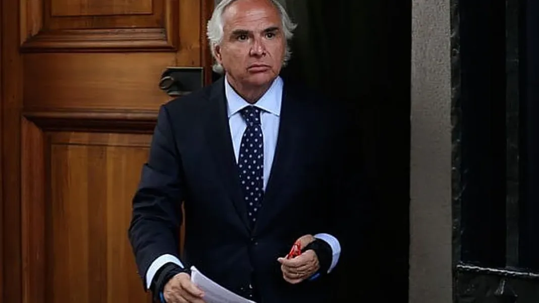 Andrés Chadwick renuncia a la UDI y demanda a 10 diputados oficialistas.