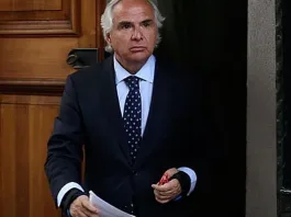 Andrés Chadwick renuncia a la UDI y demanda a 10 diputados oficialistas.