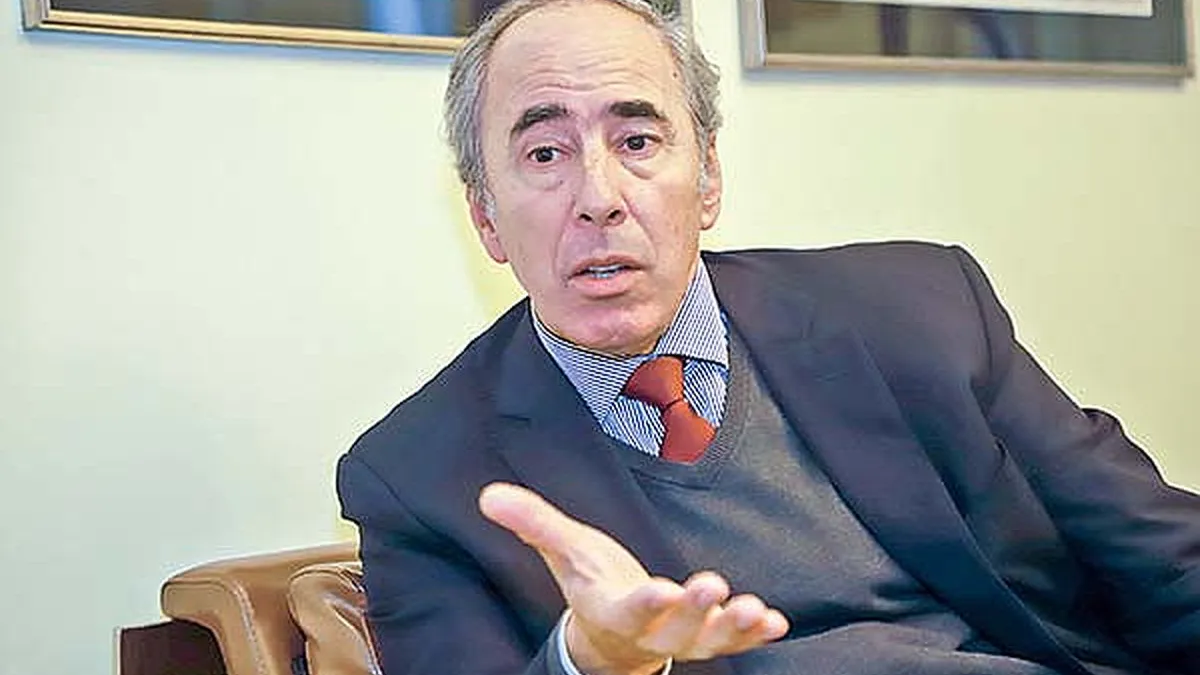 Mewes advierte: tensiones políticas amenazan la estabilidad para los inversionistas.