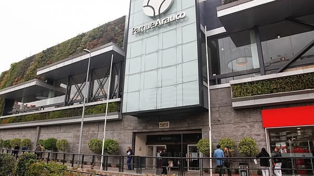 Parque Arauco vende 49% de sus outlets a AFP Habitat por US$ 36 millones.