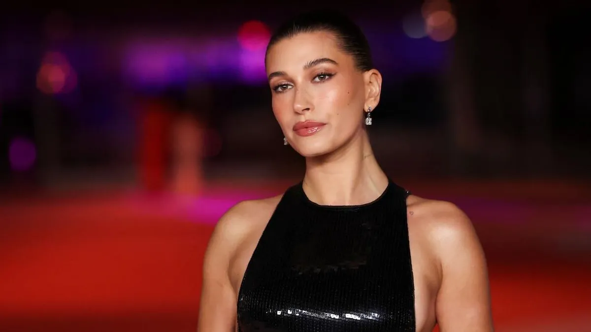 Hailey Bieber estrena look en su nueva etapa como madre junto a Justin Bieber.