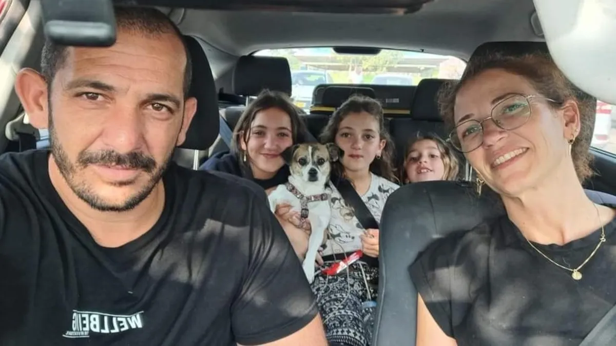 Una madre valiente enfrenta el horror del ataque de Hamas para proteger a sus hijas.