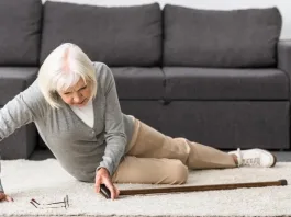 Caídas en personas mayores: un indicador de mayor riesgo de demencia.