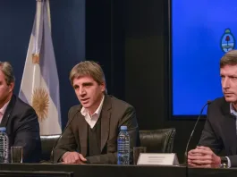La oposición se alista para criticar el Presupuesto y exigir la presencia de Caputo.