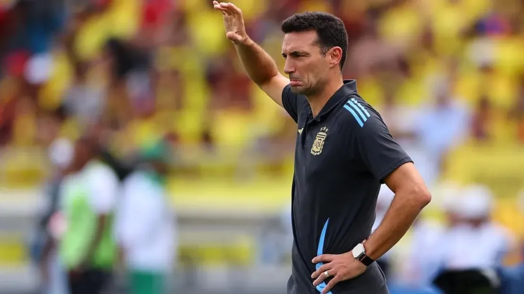 Scaloni reflexiona sobre el empate y responde a críticas sobre el campo y tácticas.