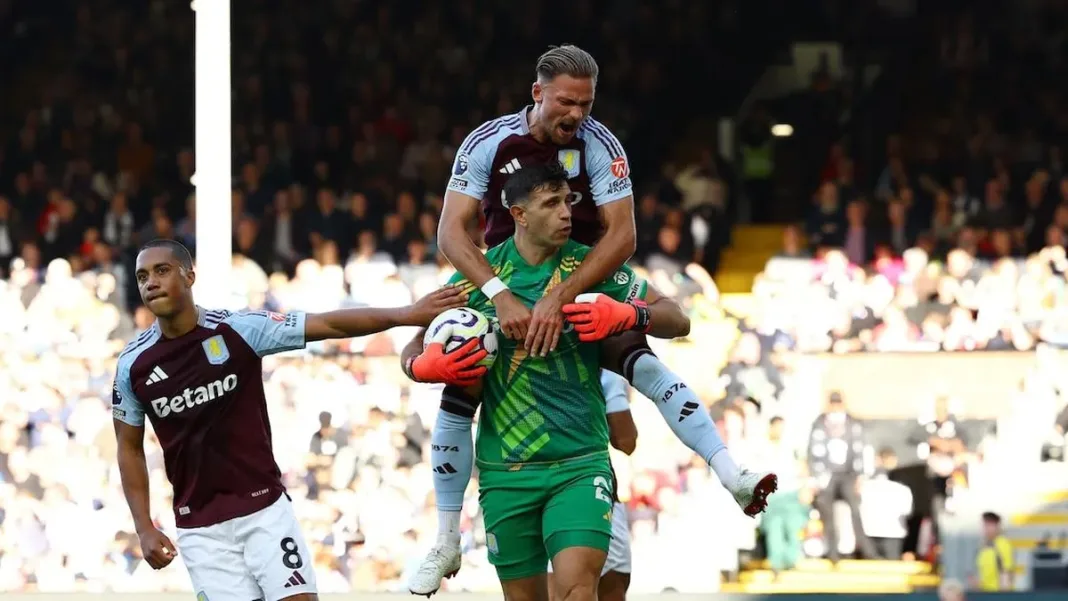 El Aston Villa desafía a su plantel a describir a Emi Martínez en una sola palabra.