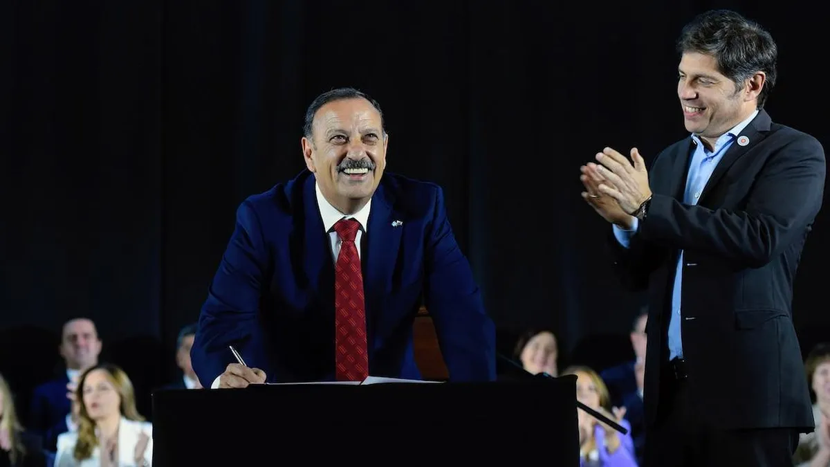 Kicillof critica la judicialización del PJ y se enfoca en Milei como su único rival.