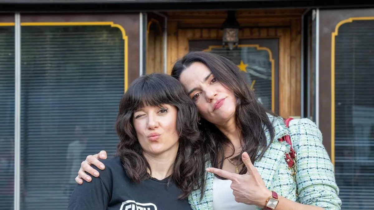 "Viudas negras": humor y misterio se unen en esta nueva serie desde Buenos Aires. "Viudas negras": humor y misterio se unen en esta nueva serie desde Buenos Aires.