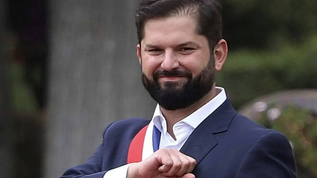 Boric desafía a defensores de Pinochet en un nuevo 5 de octubre en Chile.