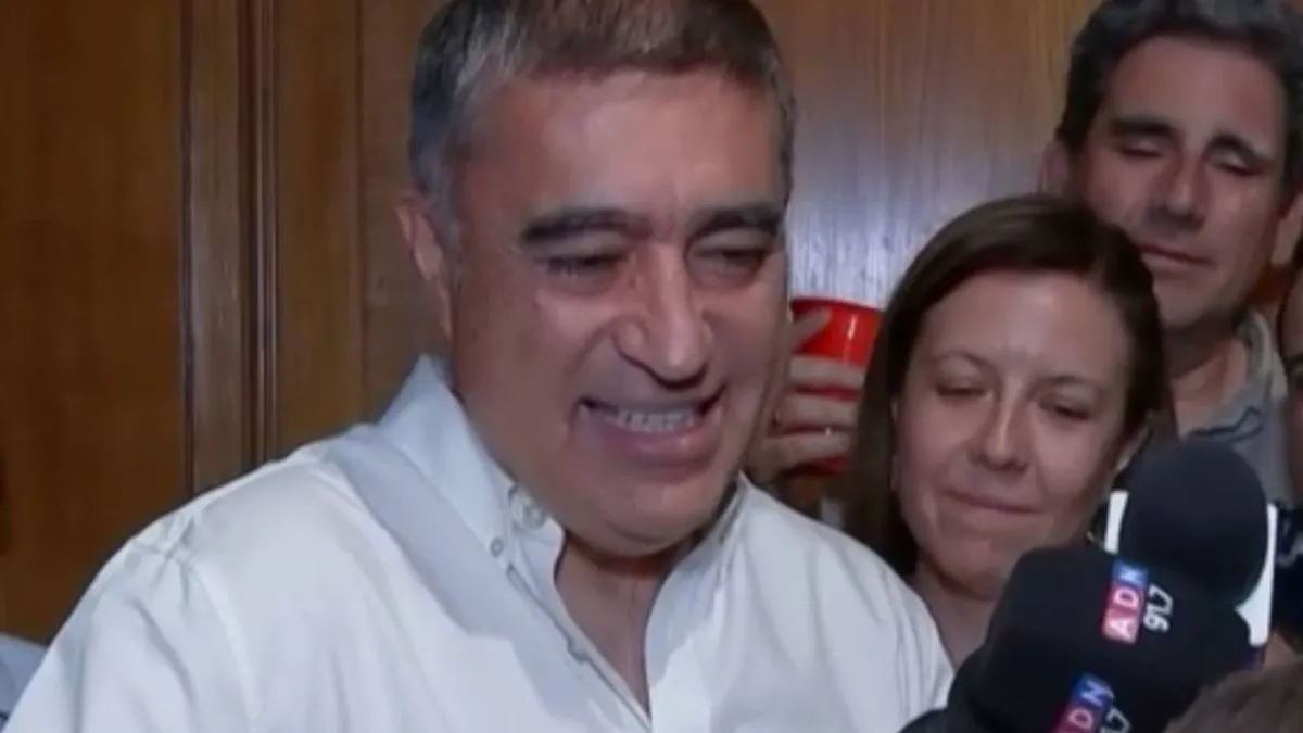 Mario Desbordes celebra su victoria en Santiago