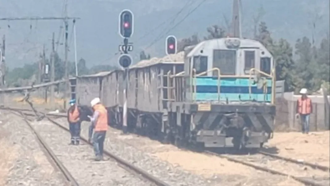 Tren descarrila en Paine; EFE interrumpe servicio y sugiere rutas alternativas.