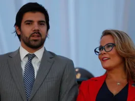 Joaquín Lavín Jr. reacciona al debut de Cathy Barriga en plataforma para adultos.