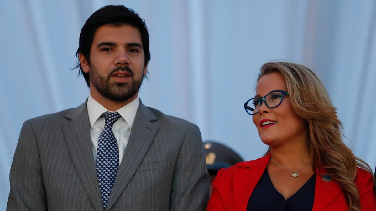 Joaquín Lavín Jr. reacciona al debut de Cathy Barriga en plataforma para adultos.