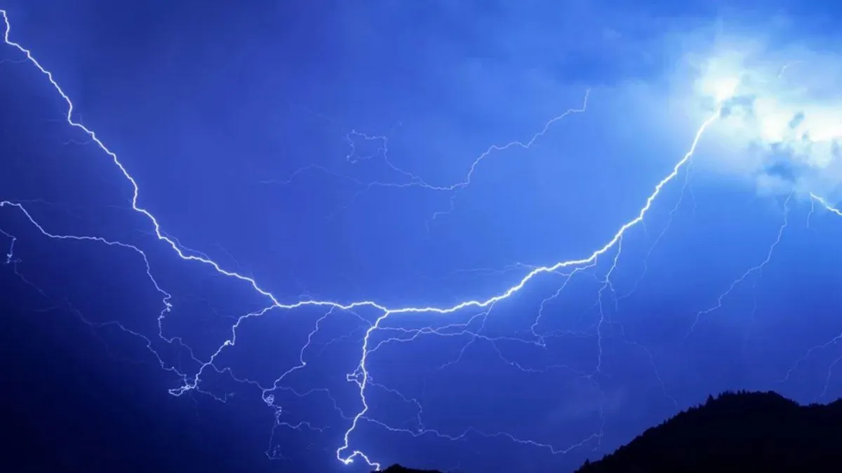 Tormenta eléctrica afecta diversas áreas de la Región Metropolitana. Tormenta eléctrica afecta diversas áreas de la Región Metropolitana.
