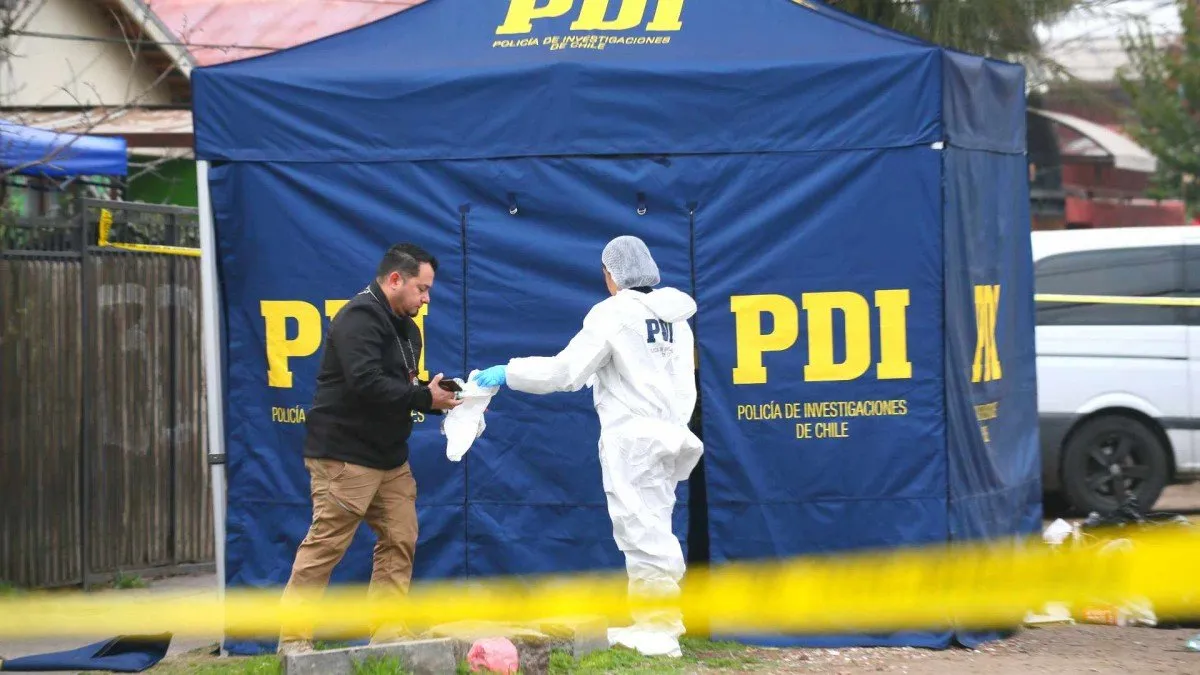 Hombre apuñala a expareja de su polola en Independencia con astillas de una puerta.