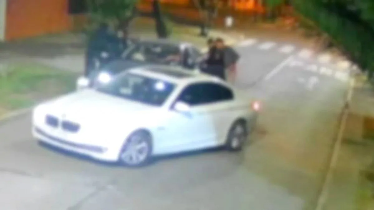 Asalto en Ñuñoa: roban un Mercedes Benz y valiosos objetos tecnológicos.