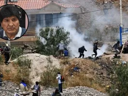 Manifestantes en Bolivia bloquean carreteras por el arresto de Evo Morales.