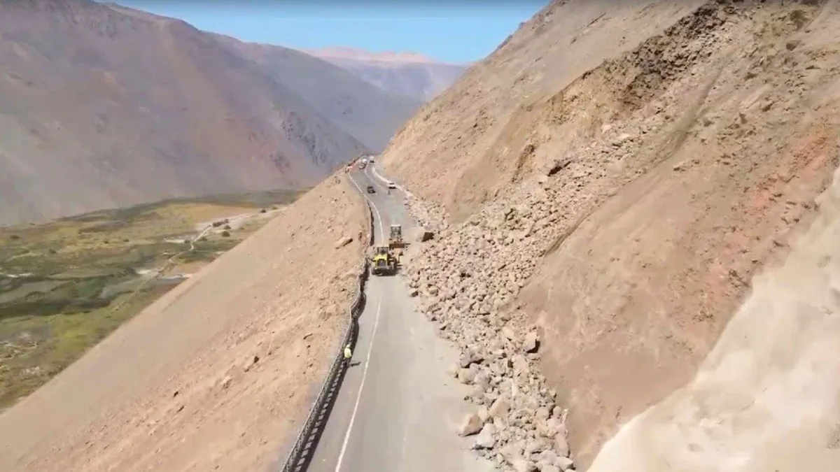 Derrumbes en Cuesta Camarones: MOP implementa medidas de seguridad en la ruta.
