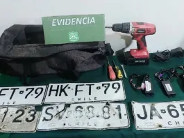 Camionero detenido por Carabineros con 5 patentes falsas y permiso adulterado.
