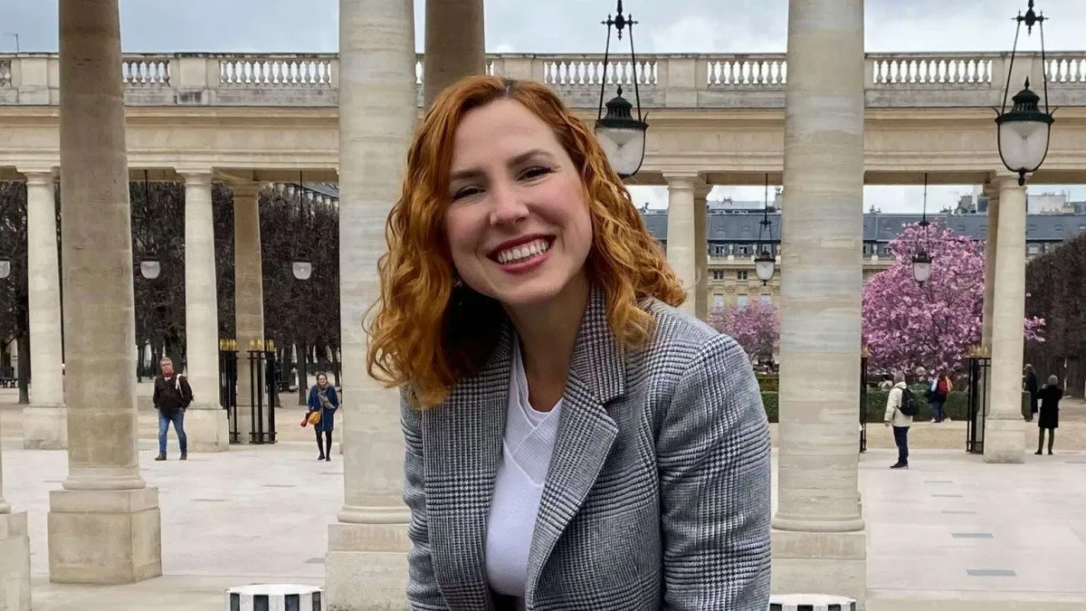 Tragedia en París: influencer brasileña muere y su esposo lo descubre por su reloj.