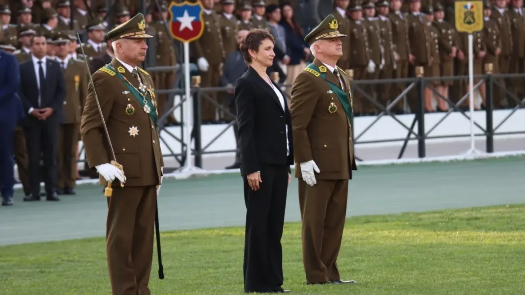 Ministra Tohá resalta logros de Yáñez y apoya a Araya en cambio de mando de Carabineros. Ministra Tohá resalta logros de Yáñez y apoya a Araya en cambio de mando de Carabineros.