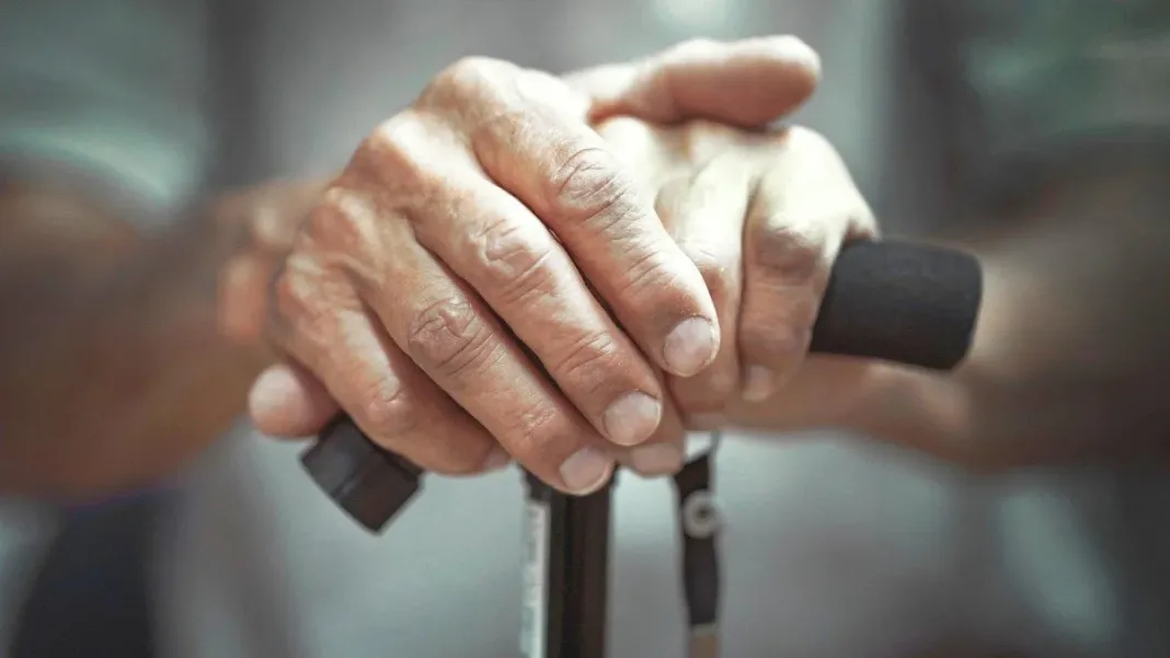 Un hombre reflexiona sobre su agresión a un adulto mayor en La Florida.