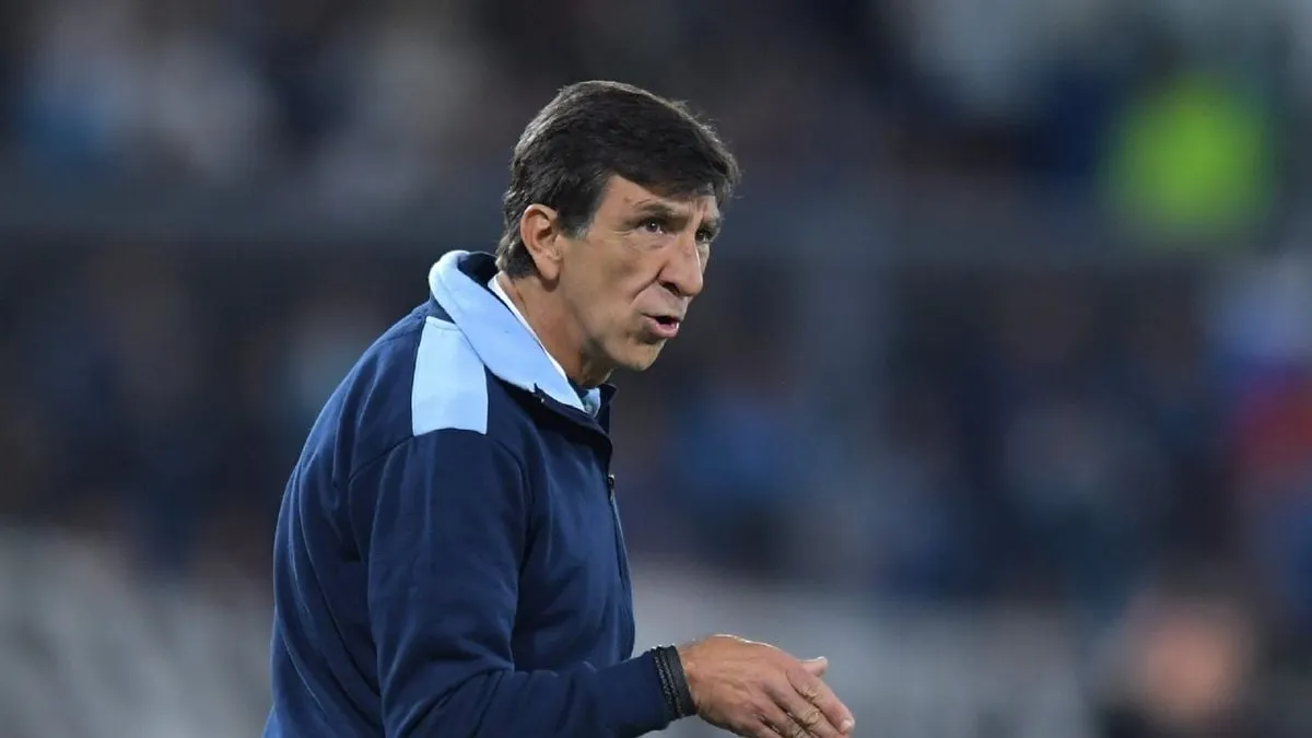 Gustavo Costas toma decisiones firmes: juvenil de Racing fuera del equipo.