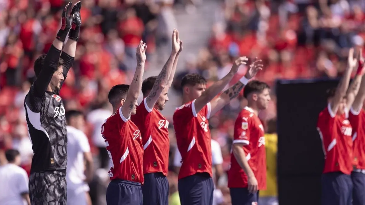 Los hinchas de Independiente preocupados por el escándalo de sus jugadores.
