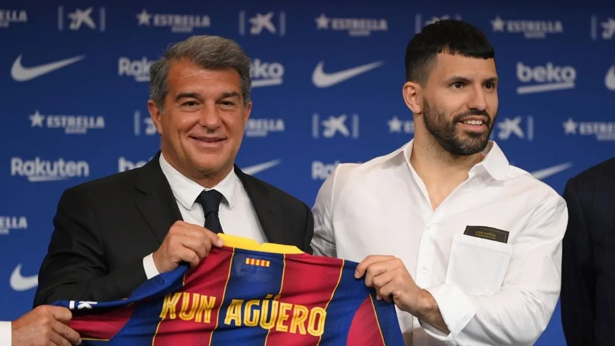 El Kun Agüero evalúa demandar al Barcelona por un juicio millonario. El Kun Agüero evalúa demandar al Barcelona por un juicio millonario.