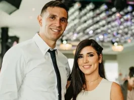 Dibu Martínez y su esposa