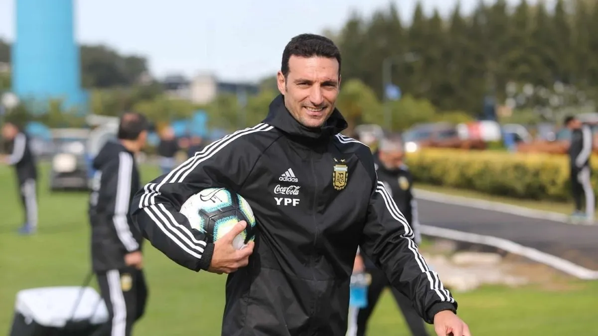 Scaloni sorprende con un nuevo convocado tras la lesión de Acuña en la Selección. Scaloni sorprende con un nuevo convocado tras la lesión de Acuña en la Selección.