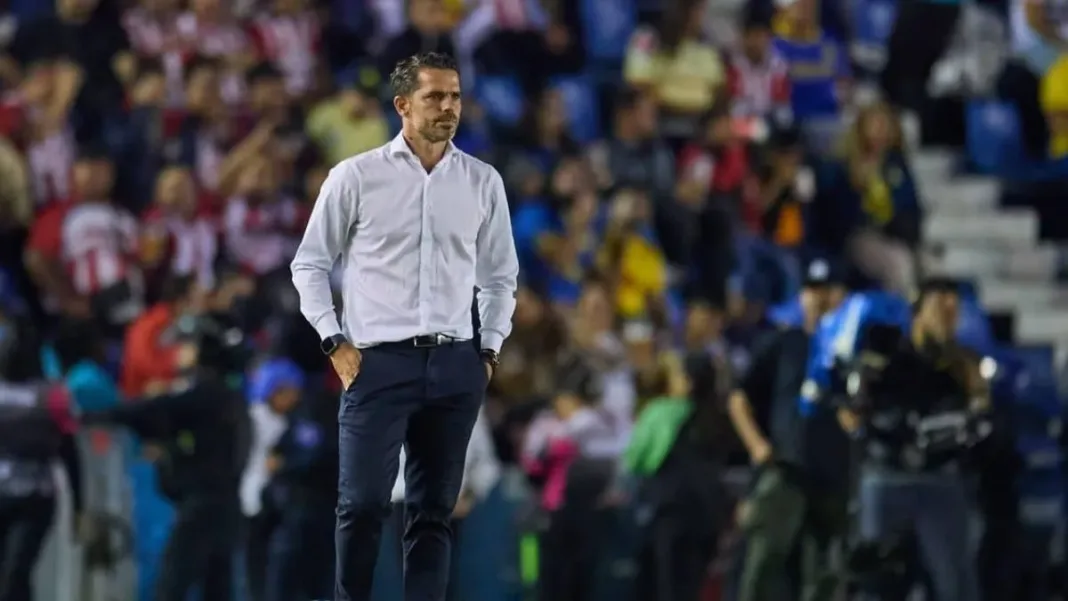 Descubre los negocios que impulsan la fortuna de Fernando Gago más allá del fútbol.