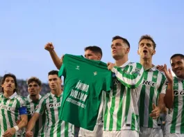 Giovani Lo Celso sorprende a un fanático con un emotivo regalo en Betis.