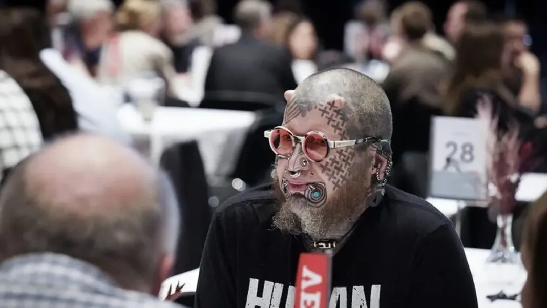 Explora las bibliotecas humanas: un intercambio único de historias y experiencias.