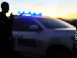 Mujer hallada sin vida en calle Carmen podría haber sido arrojada desde un edificio.