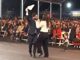 El Presidente Boric comparte su historia con niños en La Moneda.