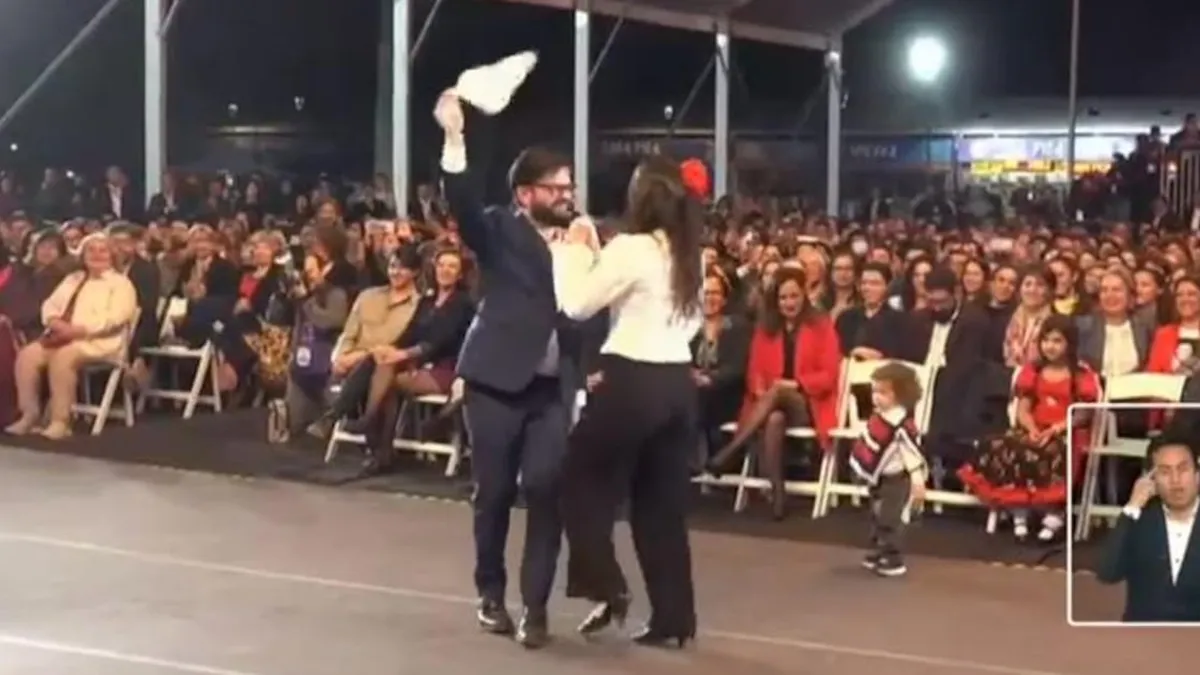 El Presidente Boric comparte su historia con niños en La Moneda.