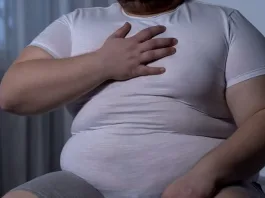 La obesidad aumenta el riesgo de enfermedades coronarias y complicaciones graves.