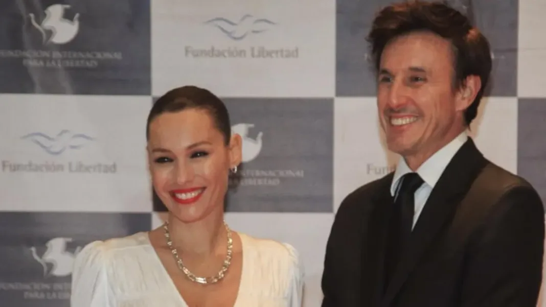 Pampita defiende la verdad tras la filtración de chats con su exmarido.