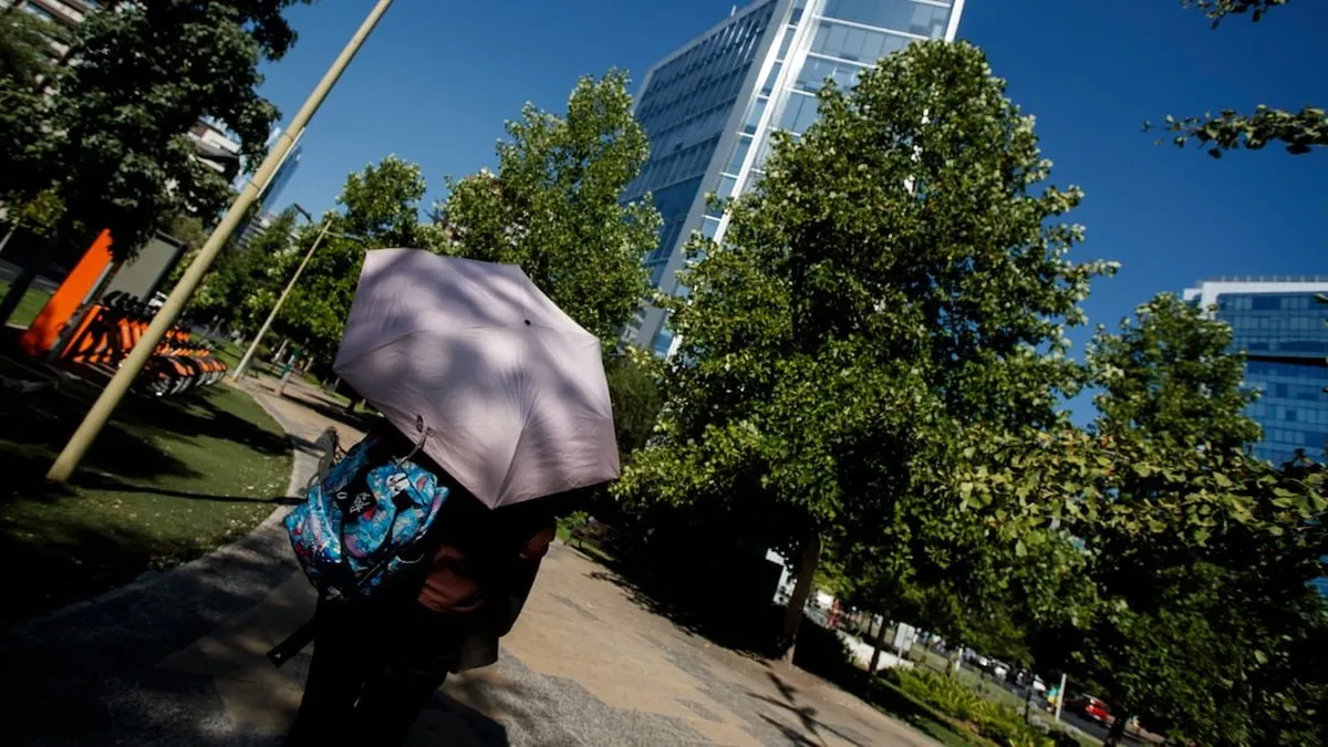 Termómetros alcanzarán hasta 30 grados en algunas zonas de Santiago.