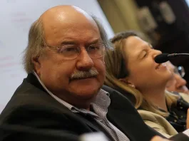 Antonio Skármeta: escritor y cineasta que promovió la literatura chilena y la lectura.