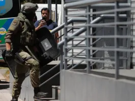 Hombre toma rehén a trabajadora en AFP Provida