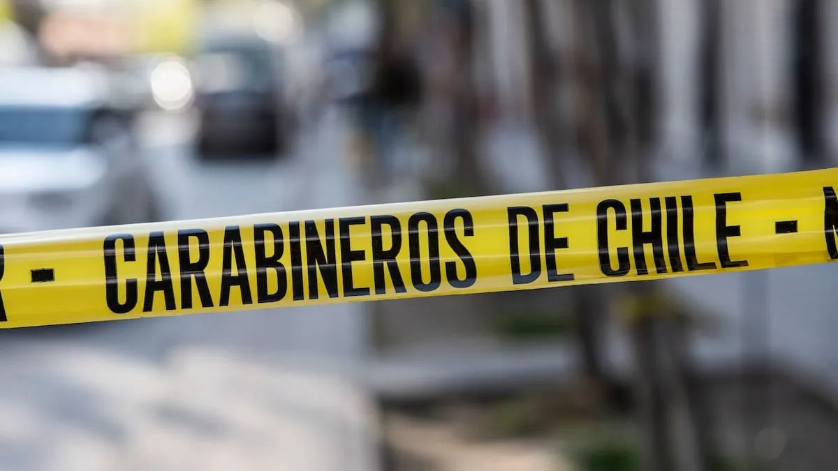 Asalto violento en Quinta Normal: padre e hijo agredidos con armas en botillería.