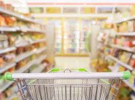 La cadena de tiendas de conveniencia detiene su expansión en Chile por delincuencia e inflación.