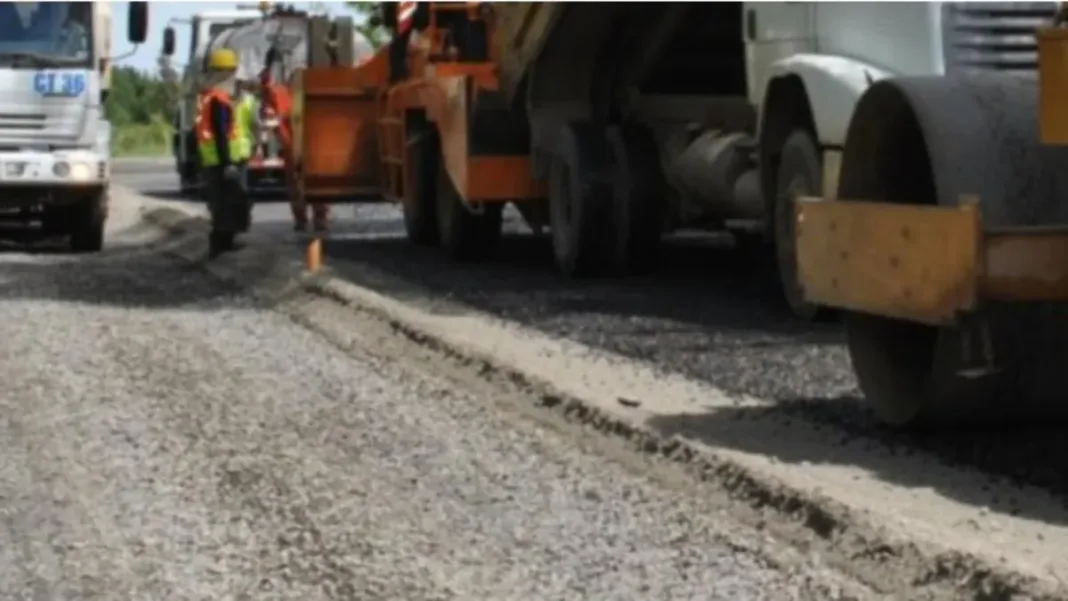 Contrato de $14 mil millones para pavimentar caminos en Rapa Nui. Contrato de $14 mil millones para pavimentar caminos en Rapa Nui.